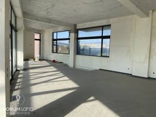 Forumland Real Estate, Επαγγελματικό κτίριο 1.750 τ.μ.