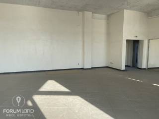Forumland Real Estate, Επαγγελματικό κτίριο 1.750 τ.μ.