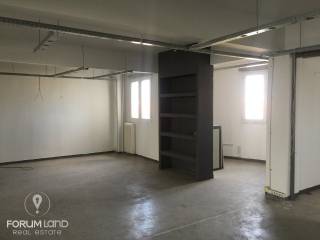 Forumland Real Estate, επαγγελματικός χώρος