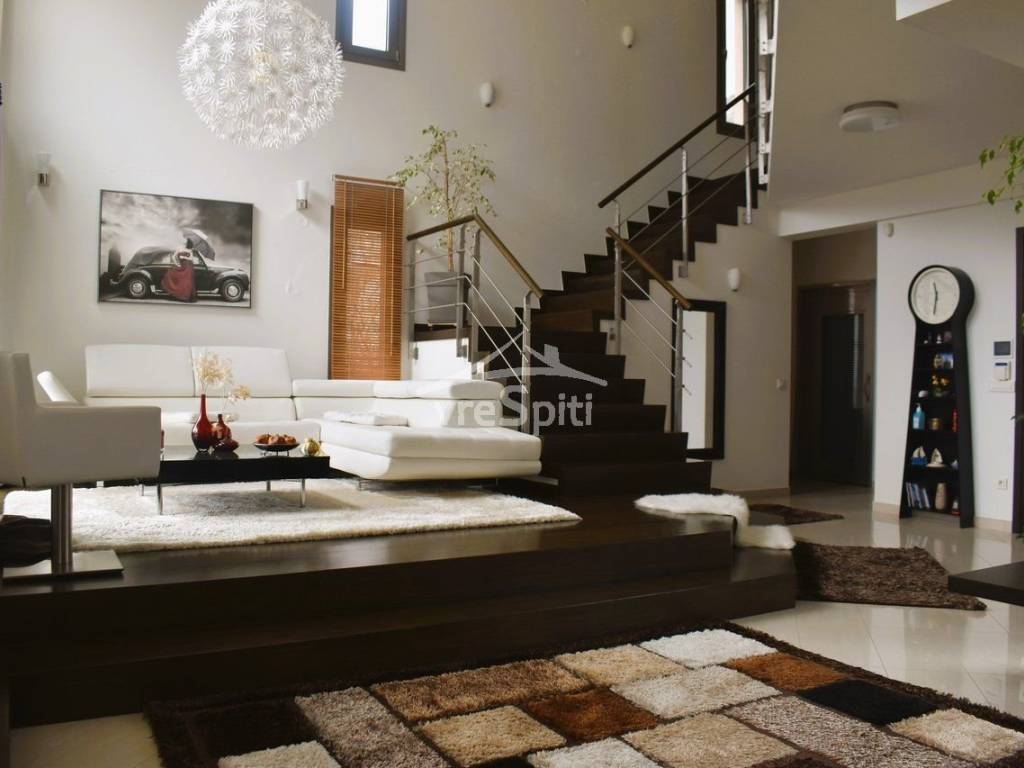 ΕΣΩΤΕΡΙΚΗ ΑΠΟΨΗ ΤΗΣ ΚΑΤΟΙΚΙΑΣ ΣΑΛΟΝΙ