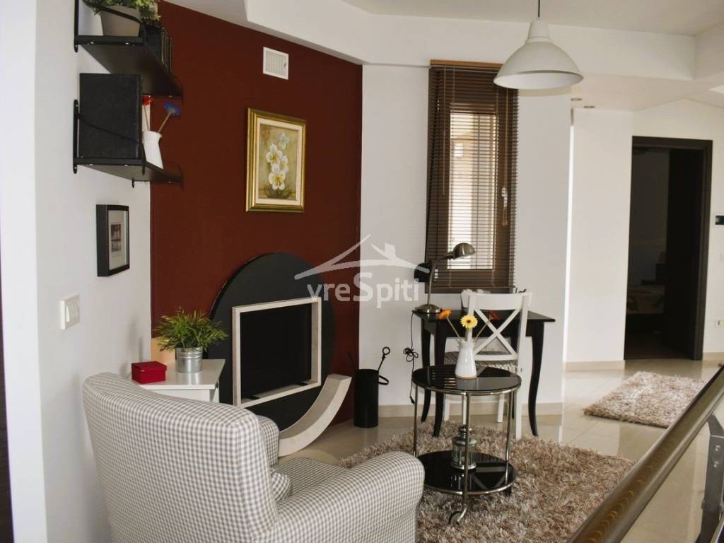 ΕΣΩΤΕΡΙΚΗ ΑΠΟΨΗ ΤΗΣ ΚΑΤΟΙΚΙΑΣ - ΚΑΘΙΣΤΙΚΟ ΟΡΟΦΟΥ ΜΕ ΤΟ 2ο ΤΖΑΚΙ