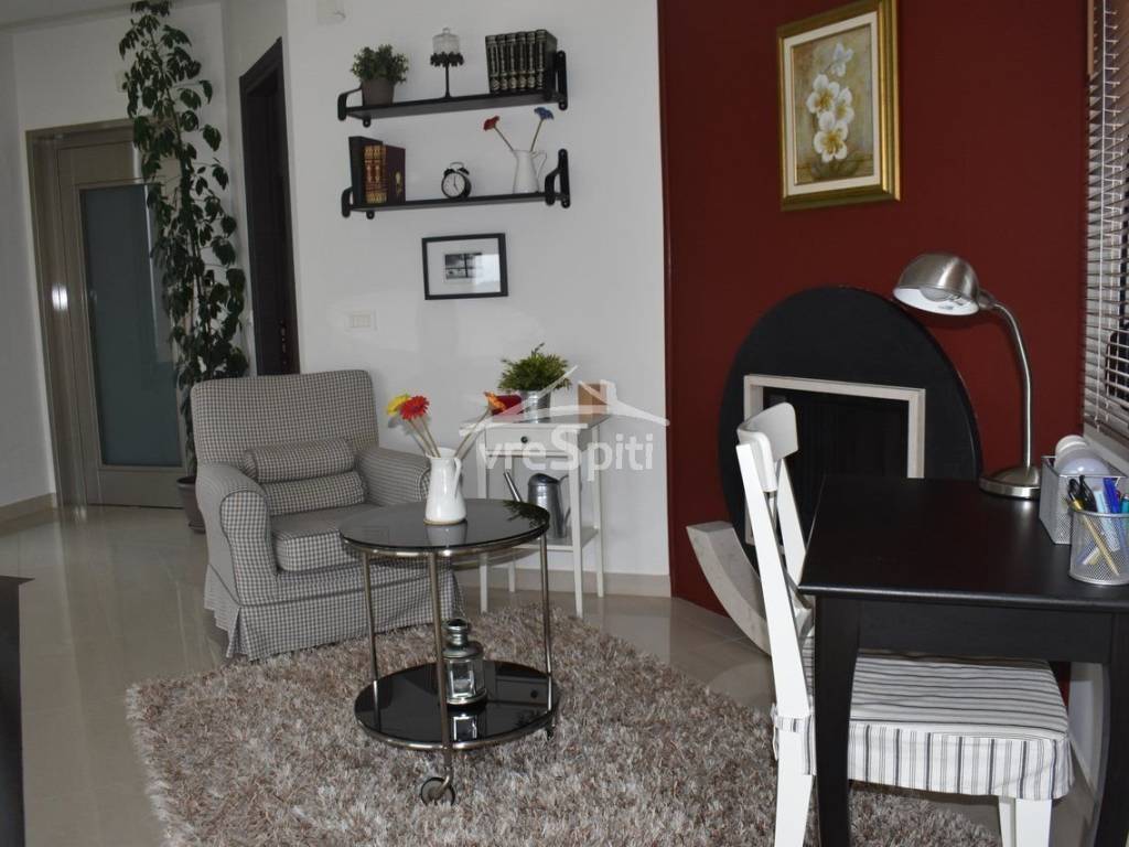 ΕΣΩΤΕΡΙΚΗ ΑΠΟΨΗ ΤΗΣ ΚΑΤΟΙΚΙΑΣ - ΚΑΘΙΣΤΙΚΟ ΟΡΟΦΟΥ ΜΕ ΤΟ 2ο ΤΖΑΚΙ