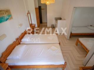 Τετράκλινο δωμάτιο με πρόσβαση στον κήπο