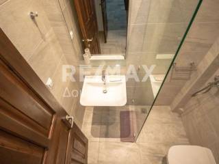 Ανακαινισμένο μπάνιο