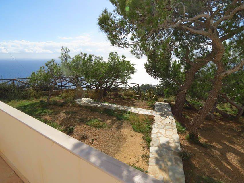 Μέρος εξωτερικού χώρου και η θέα