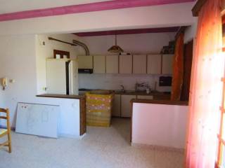 Κουζίνα-τραπεζαρία