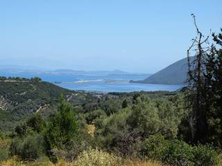 Η όμορφη ανεμπόδιστη θέα από το αγροτεμάχιο