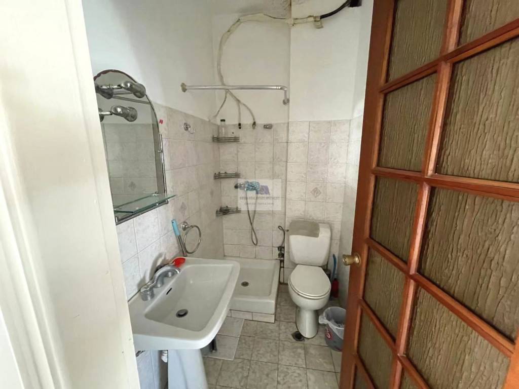 WC WITH SHOWER