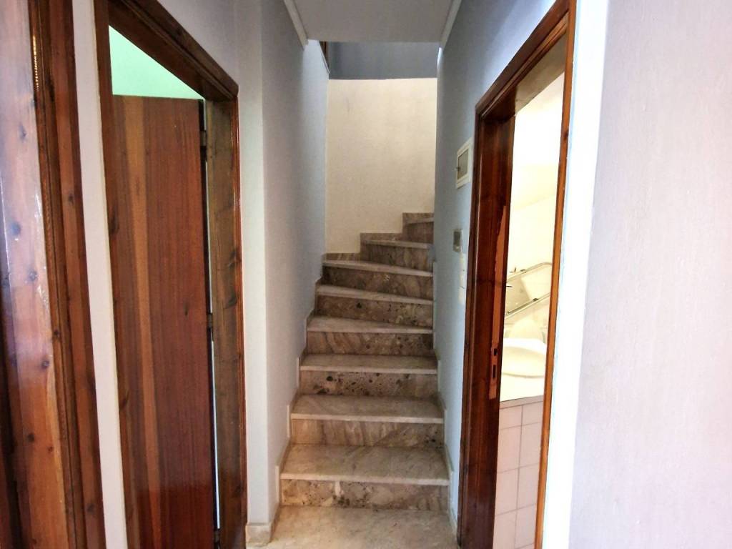 σκάλες από 3ο σε 4ο όροφο
