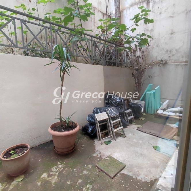 Building FOR RENT in Exarchia