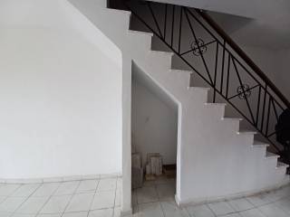 αποθήκη κάτω από σκάλες