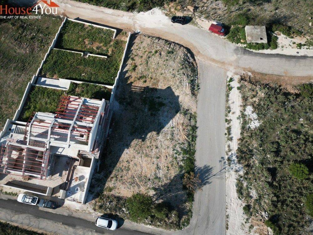 Πωλείται προνομιακό γωνιακό οικόπεδο 848 τ.μ. με Σ.Δ. 0.8 στην Αμφιθέα Ιωαννίνων με όμορφη θέα τα Γιάννενα