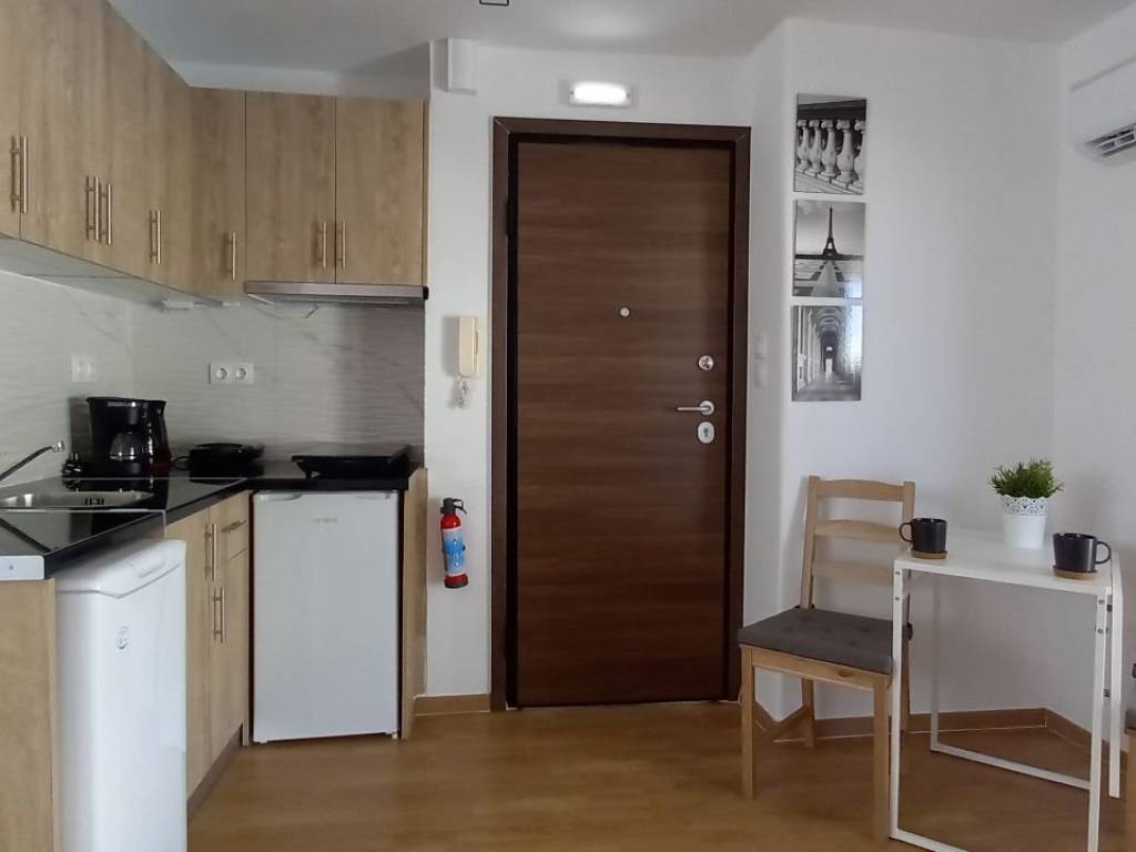 ΕΙΣΟΔΟΣ-ΚΟΥΖΙΝΑ