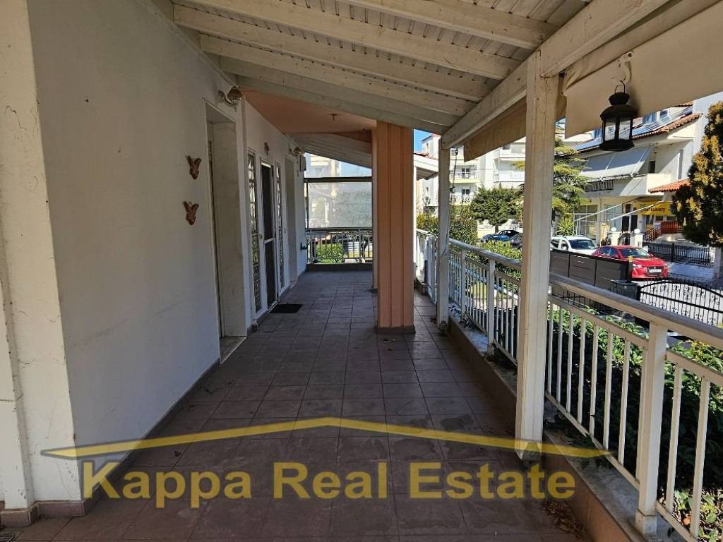 Μπαλκόνι εισόδου