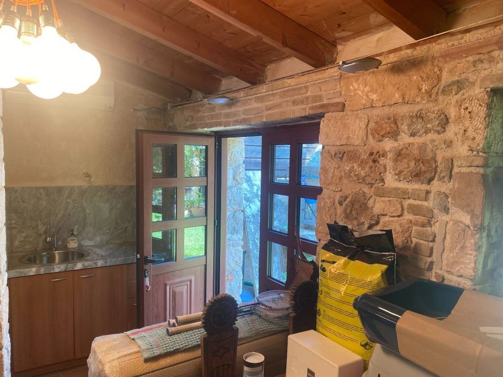 ΣΤΟΥΝΤΙΟ ΠΕΤΡΙΝΟ ΚΗΠΟΥ 
REAL ESTATE ΚΥΠΡΑΙΟΣ