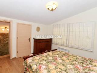 bedroom (upper floor)