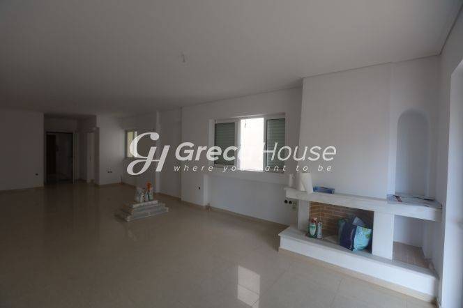 Excellent ground floor apartment for sale in Maroussi.