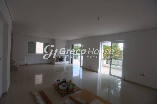 Excellent ground floor apartment for sale in Maroussi.