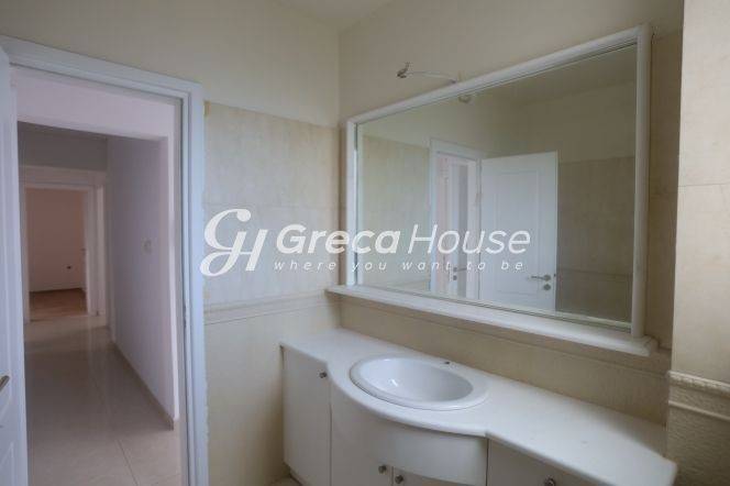 Excellent ground floor apartment for sale in Maroussi.