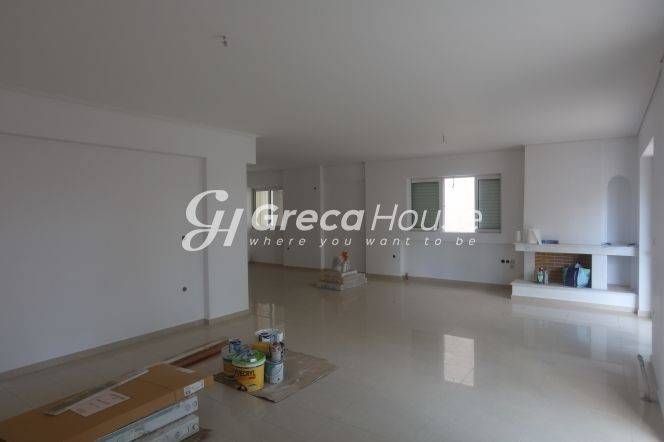 Excellent ground floor apartment for sale in Maroussi.