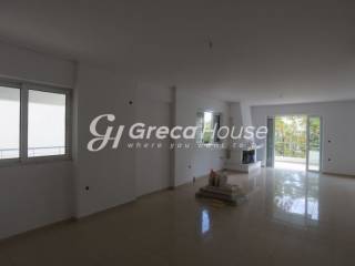 Excellent ground floor apartment for sale in Maroussi.