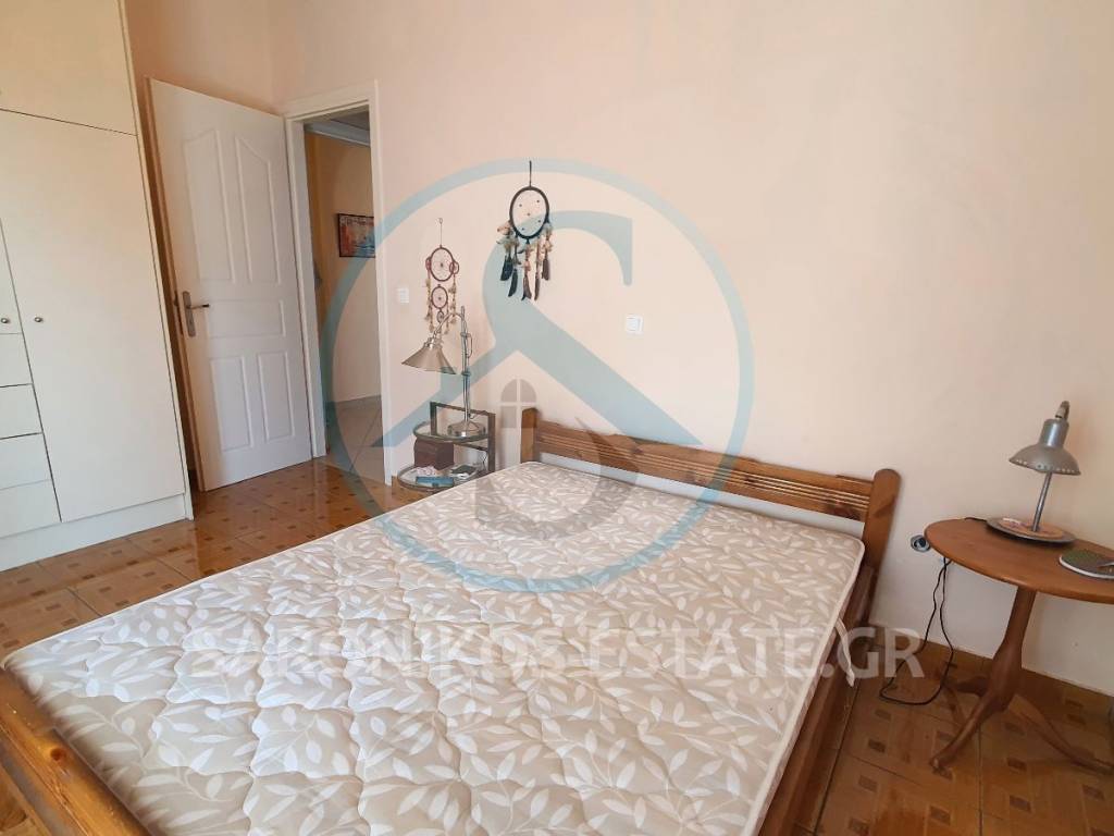 Ypnodomatio me megales ntoylapes