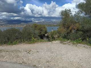 GONIAKO OIKOPEDO ME ANEMPODISTE THEA STE THALASSA