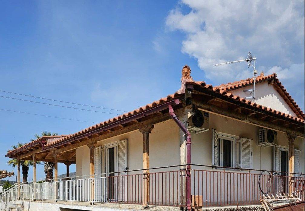 Newly built elevated detached house on a plot of 2,300 sq.m.