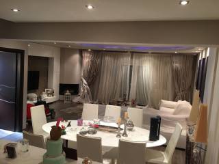 Δεύτερος όροφος, σαλόνι.