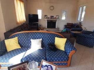 ΣΑΛΟΝΙ ΙΣΟΓΕΙΟ