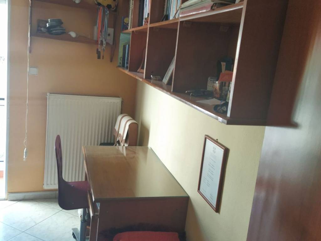 ΓΡΑΦΕΙΟ ΜΕ ΡΑΦΙΑ