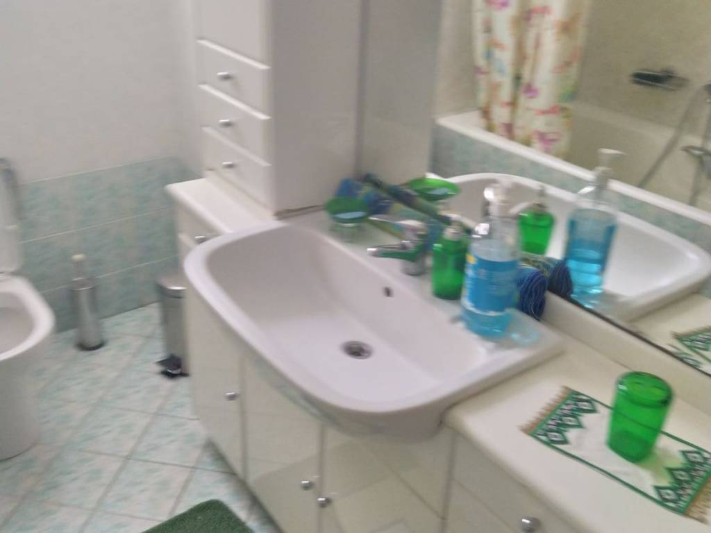 ΕΠΙΠΛΟ ΜΠΑΝΙΟΥ ΜΕ ΚΑΘΡΕΠΤΗ