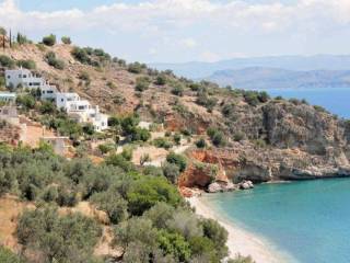 Seaside even and buildable plot,