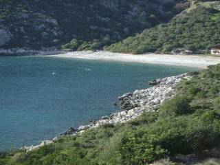 Seaside even and buildable plot,