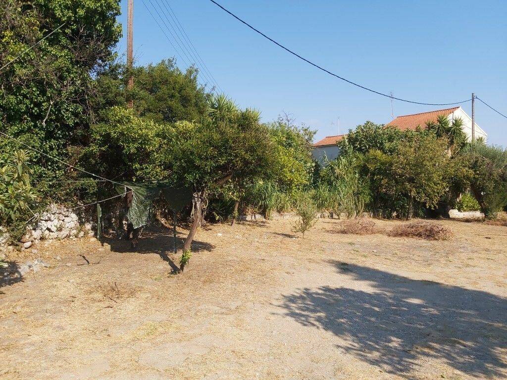 3 - Πωλείται γη έκτασης 750 μ² στην Κέρκυρα.