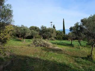 ΕΛΑΦΡΩΣ ΕΠΙΚΛΙΝΕΣ