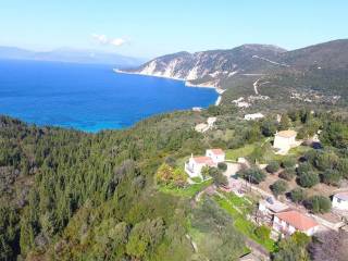 Aerial views and location of house