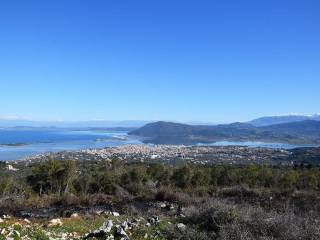 Ανεμπόδιστη θέα προς τη θάλασσα, τη πόλη και τα Ακαρνανικά