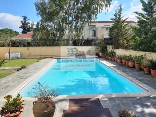 VIEW OF THE SWIMMING POOL