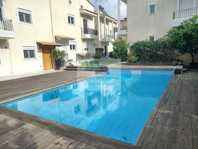 VIEW OF THE SWIMMING POOL