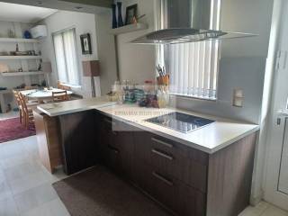 OPEN PLAN FULLY EQUIPMENT KITCHEN