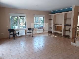 LIVING ROOM WITH FIREPLACE