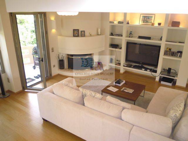 LIVING ROOM WITH FIREPLACE