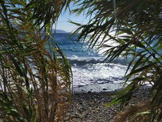 Η ΘΑΛΑΣΣΑ  ΕΠΗΡΕΑΖΕΙ ΘΕΤΙΚΑ ΤΟ ΚΛΙΜΑ ΤΗΣ ΠΕΡΙΟΧΗΣ