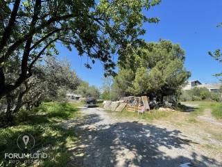 Forumland Real Estate, Οικόπεδο