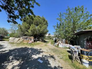 Forumland Real Estate, Οικόπεδο