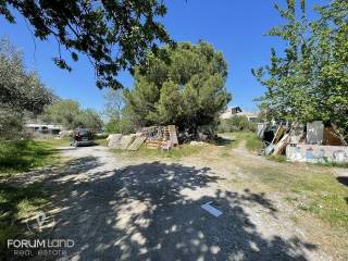 Forumland Real Estate, Οικόπεδο