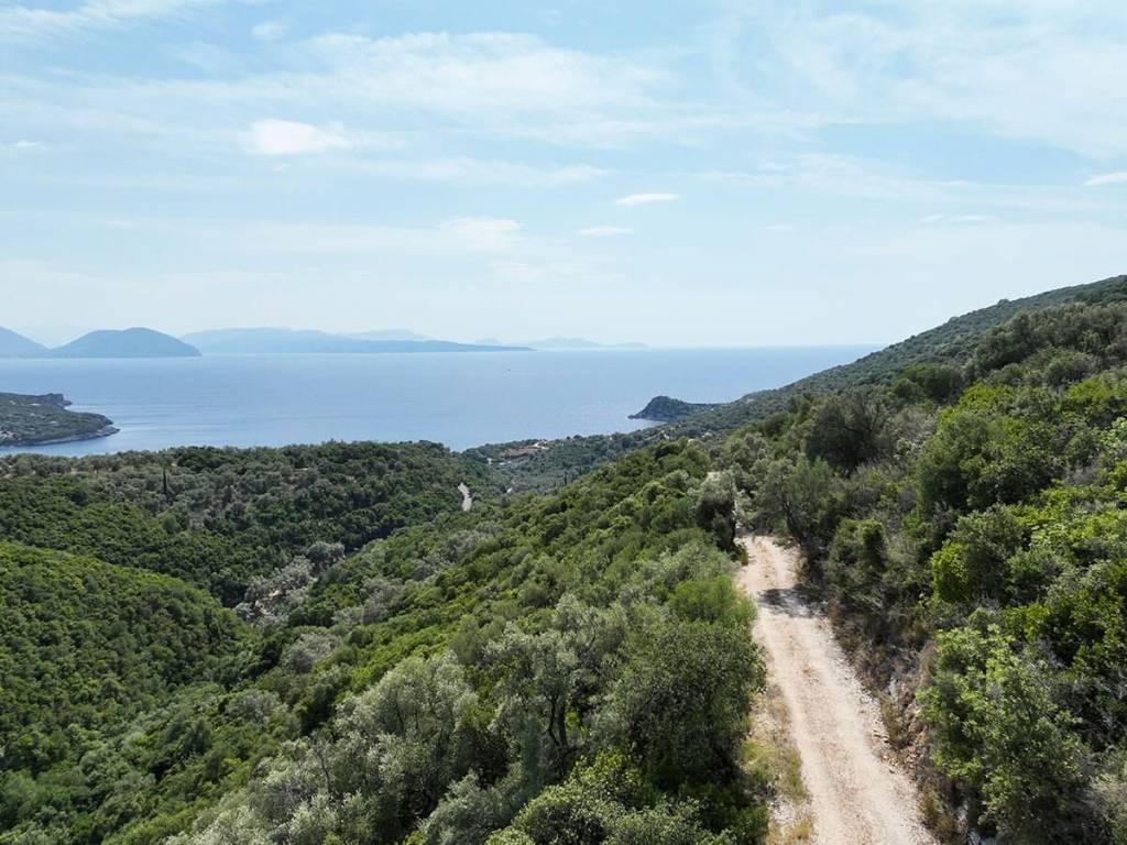 Η θέα από τα αγροτεμάχια